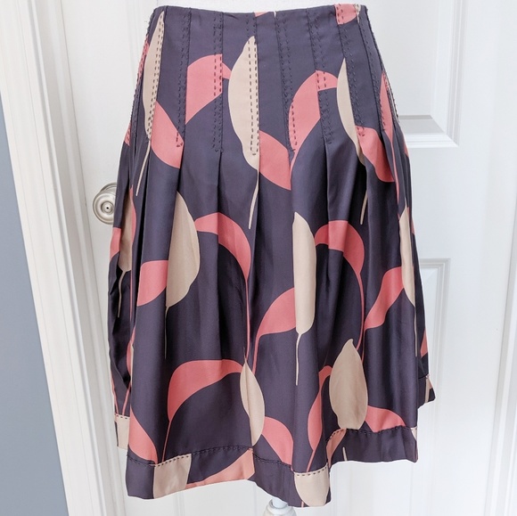 Club Monaco silk leaf print pleated a-line skirt - Picture 2 of 8